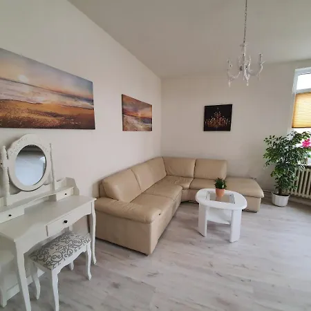 Zentrum Bis 7 Personen. * هوسوم