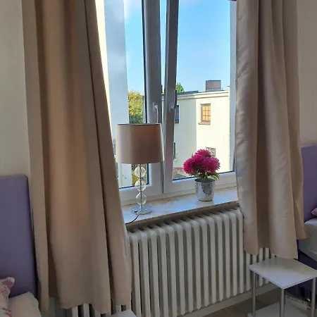 Zentrum Bis 7 Personen. هوسوم